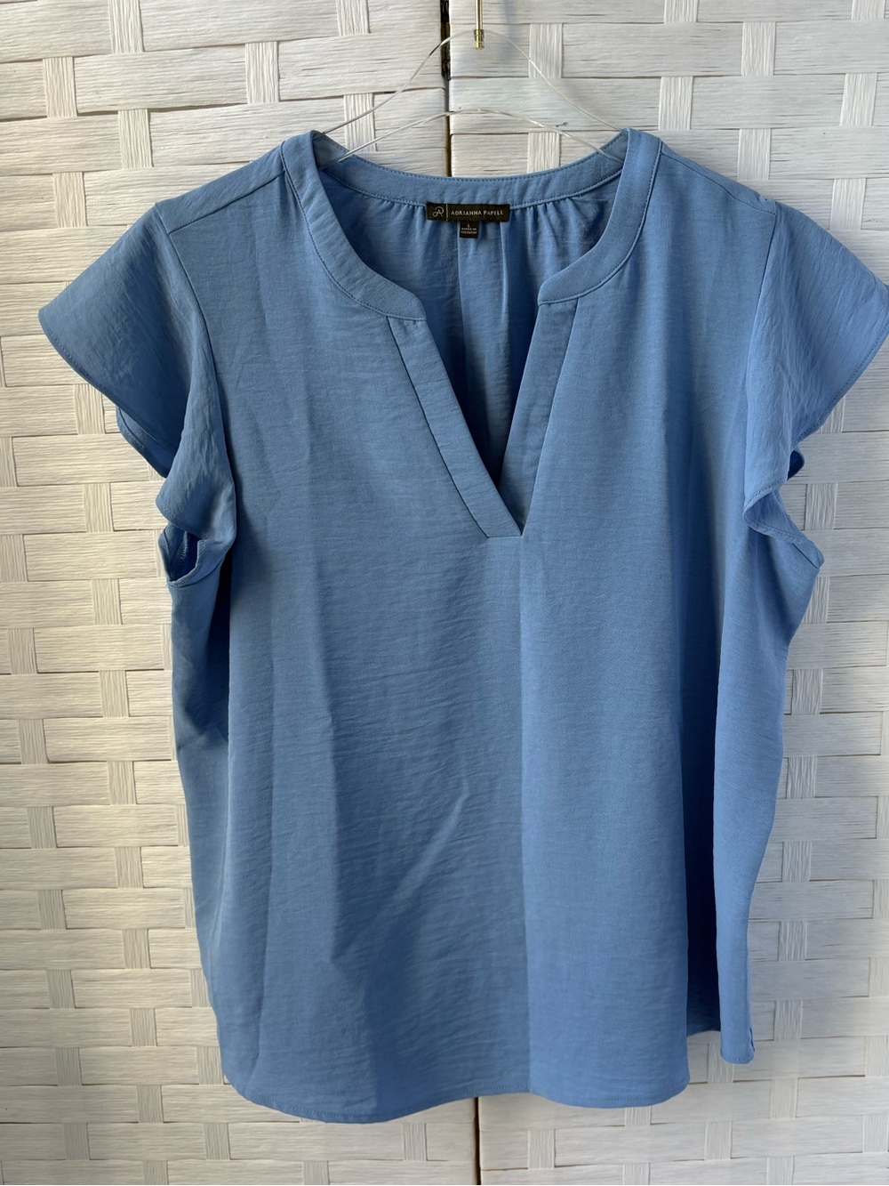 Adrianna Size L Papell Powder Blue Split V-Neck Flutter Sleeve Blouse Layering